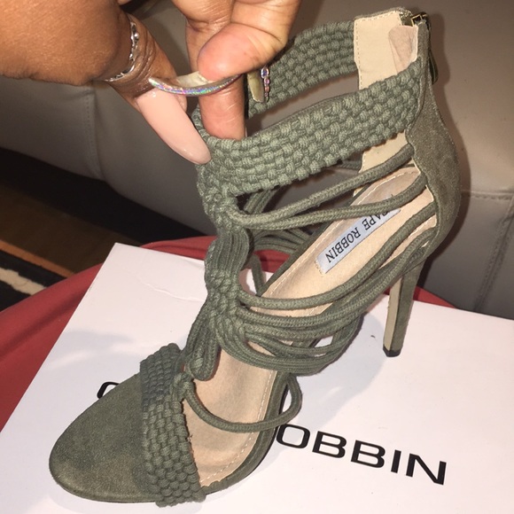 SOLD - Olive Cape Robbin heel Sandals - Picture 4 of 5